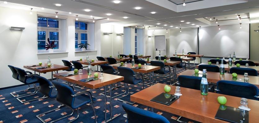 Hotel Berlin Ostbahnhof Екстериор снимка