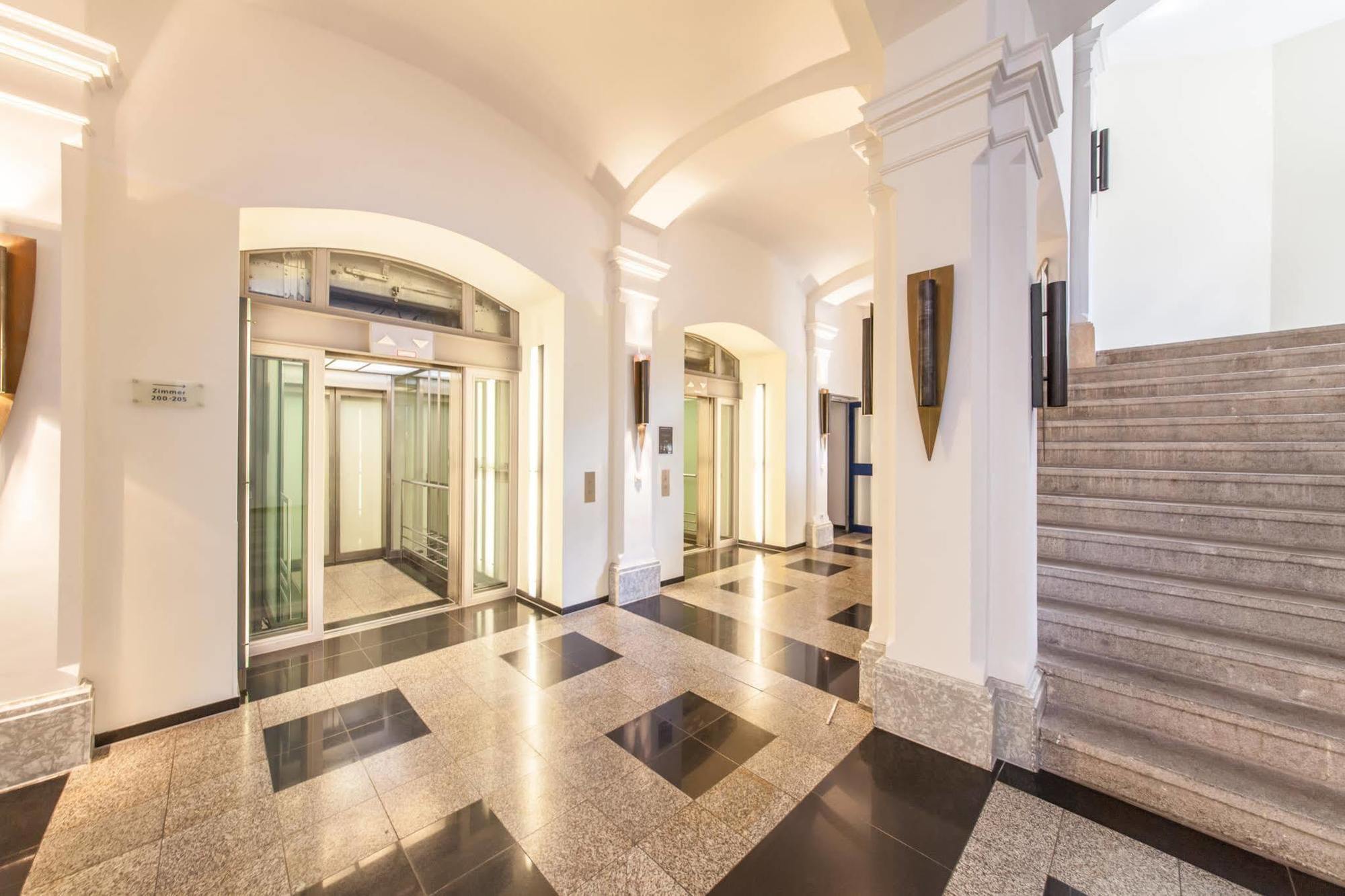 Hotel Berlin Ostbahnhof Екстериор снимка
