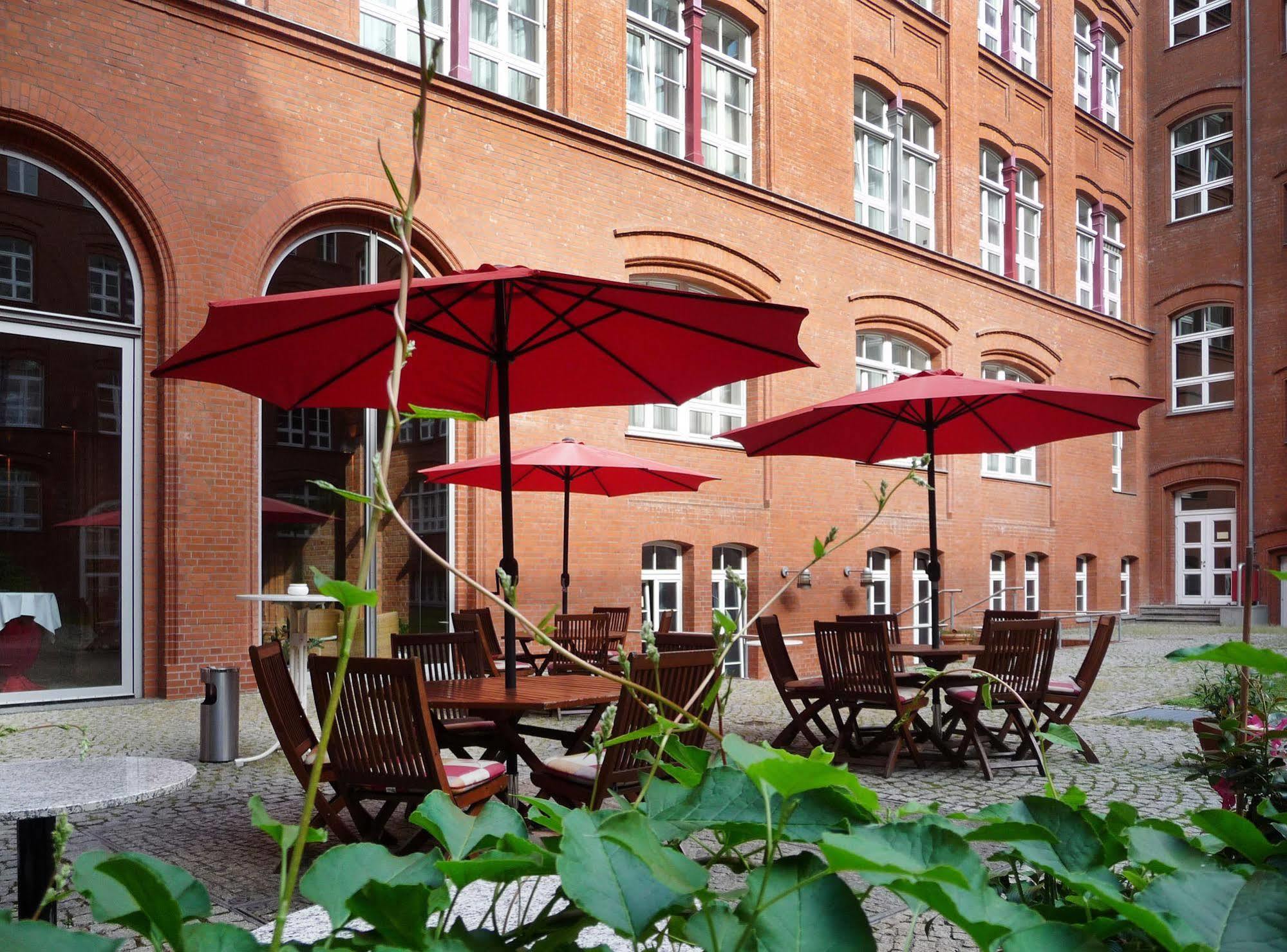 Hotel Berlin Ostbahnhof Екстериор снимка