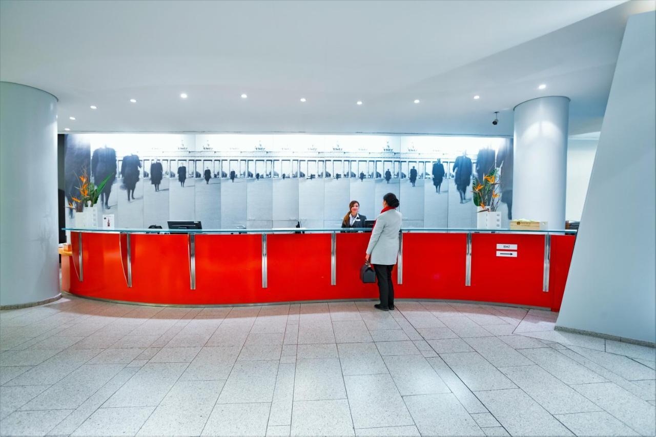 Hotel Berlin Ostbahnhof Екстериор снимка